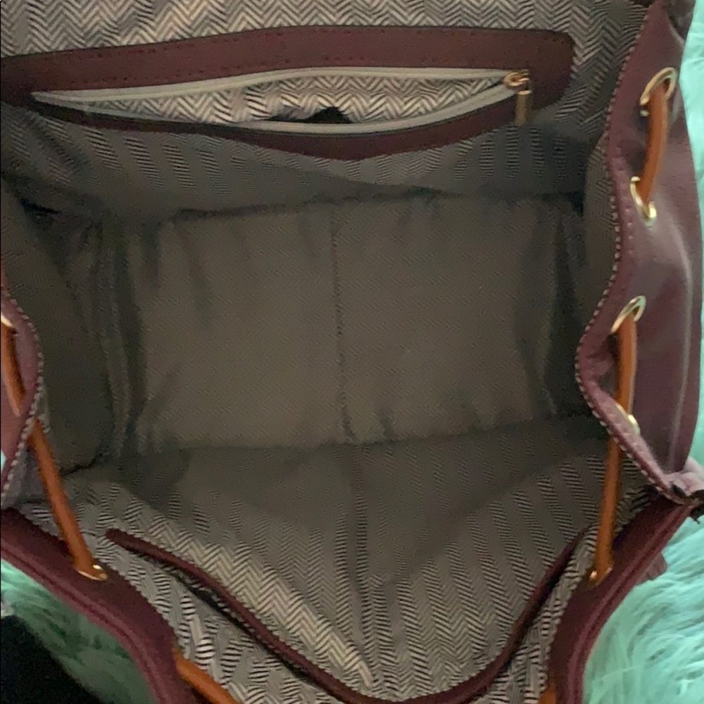 Maroon drawstring backpack - Picture 3 of 4